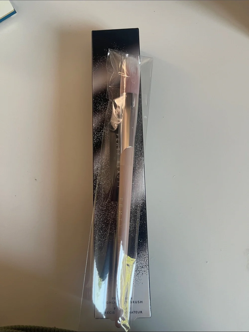Fenty Beauty Precision Highlighter Brush — Black with White Speckle